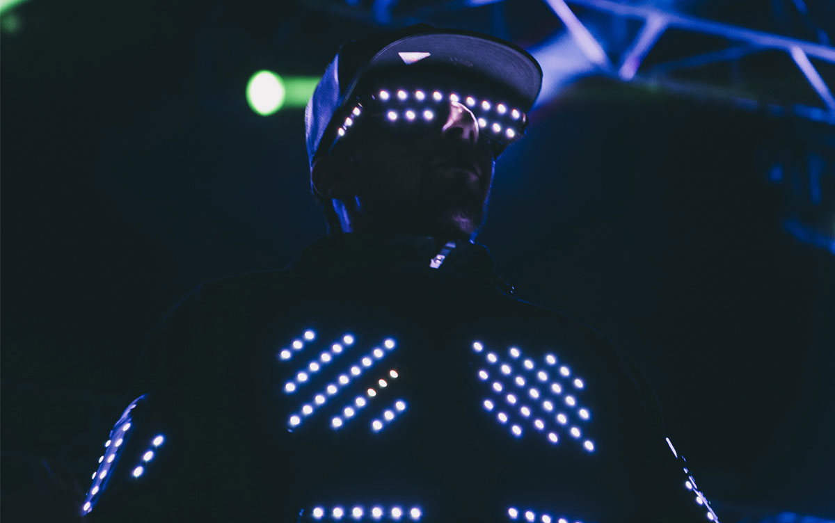 baile LED libre freestyle luminoso madrid discoteca evento futurista tecnología españa