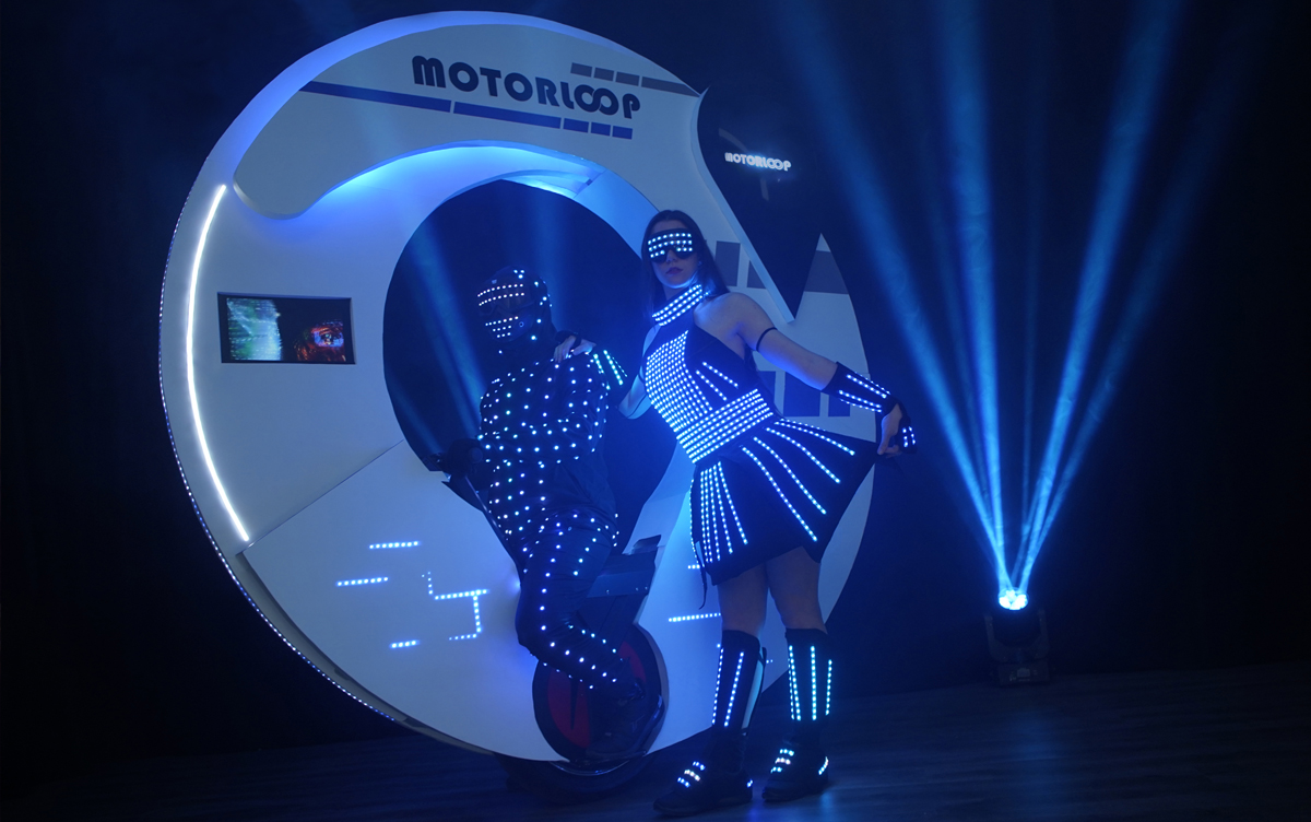 motorloop robot led rueda moto performance animación imagen photocall alquiler evento personalizar marca empresa negocio impulsar vehiculo electrico luces madrid españa