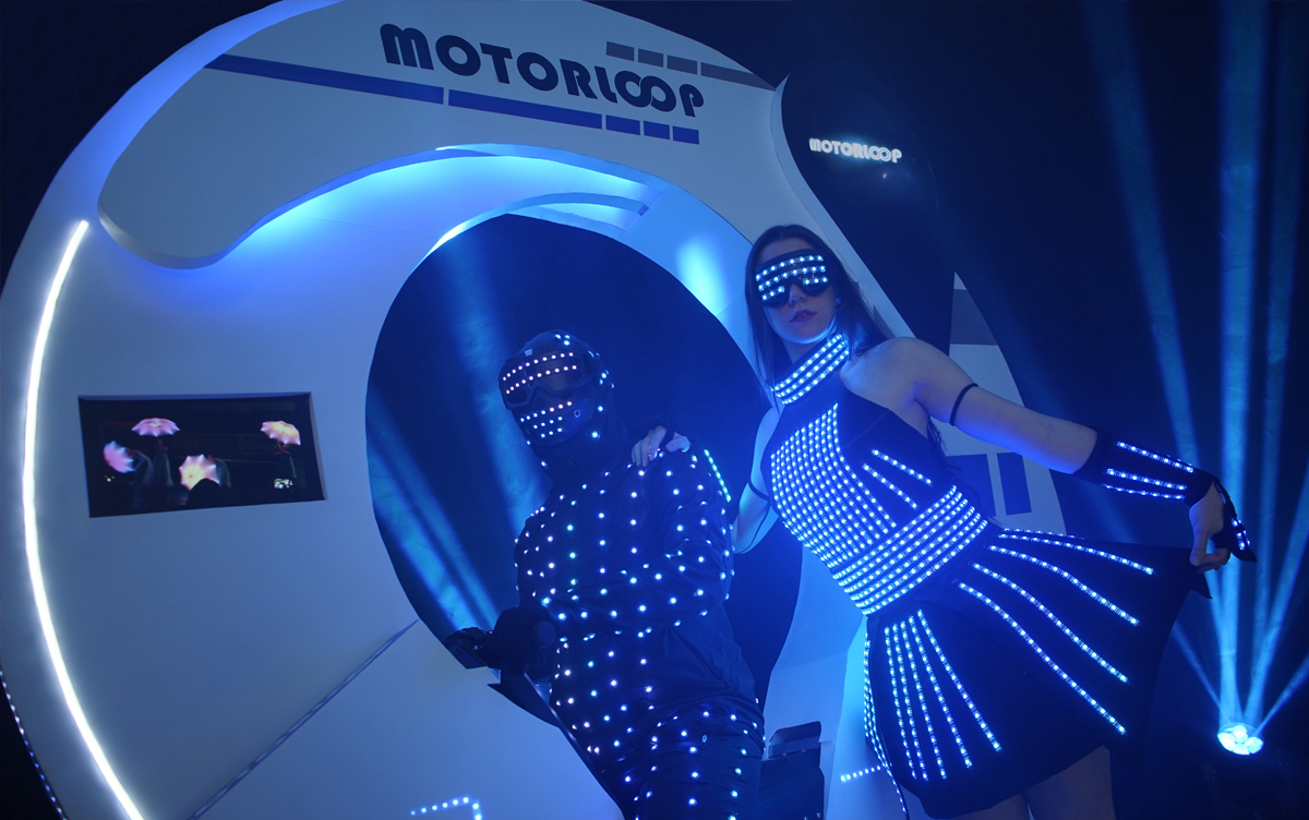 motorloop robot LED rueda moto performance animación imagen photocall alquiler evento personalizar marca empresa negocio impulsar vehiculo electrico luces madrid españa